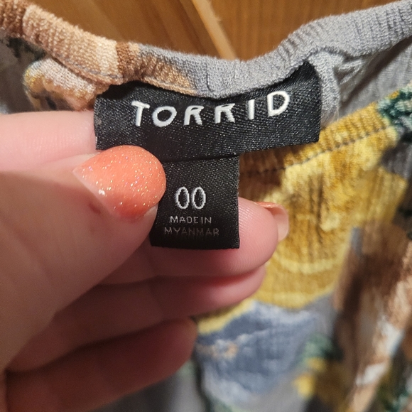 Torrid Cold Shoulder Top - Picture 2 of 2